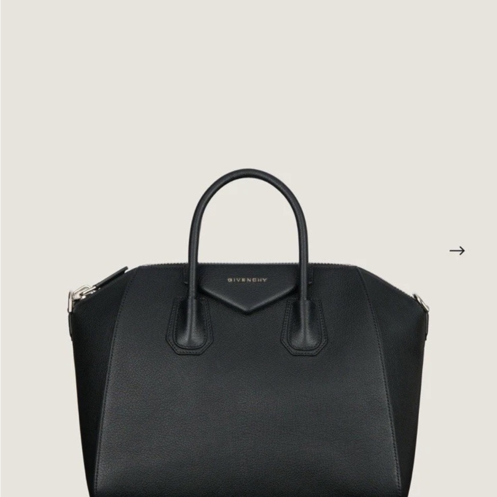 GIVENCHY Black Medium Antigona bag in grained leather